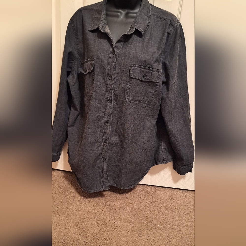 Old Navy Women's Button Down shirt and sleeves. Good preloved condition